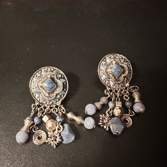 Silver round base earring with dangling beads - Picture 4 of 7